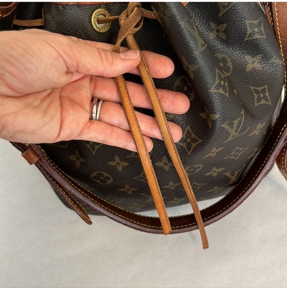 Authentic Louis Vuitton Shoulder Bag Petit-Noe Brown Monogram - Picture 5 of 17